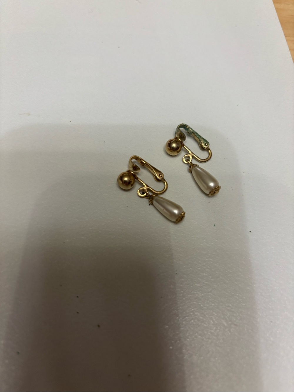 Vintage Sarah Coventry Gold Tone Pearl Drop Clip-On Earrings